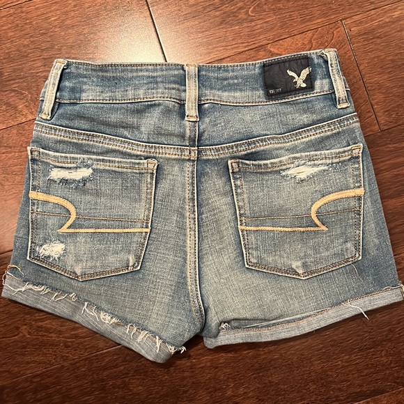 American Eagle Denim Shorts Size 4 (fits more like 00-0) - Picture 2 of 5